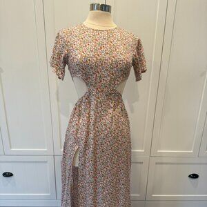 Ditsy Floral Cut-Out Open Back Maxi Dress with Slit XS